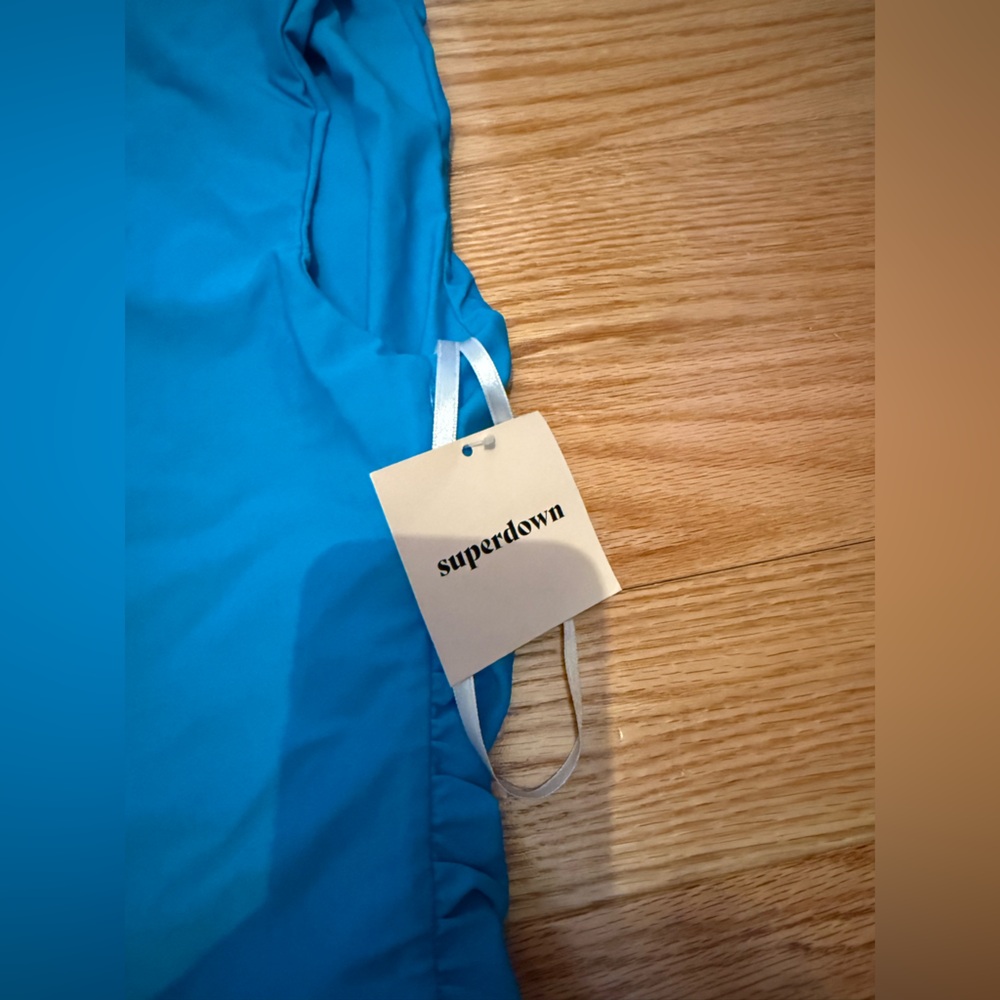 Superdown Cassandra Crop Top in Teal - Picture 3 of 6